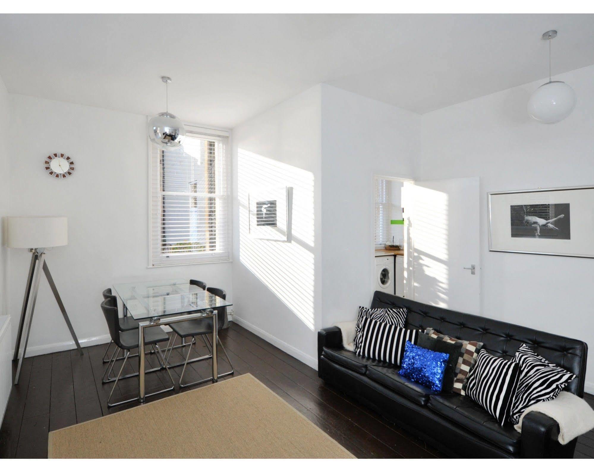 London Street Apartment Бат Екстериор снимка